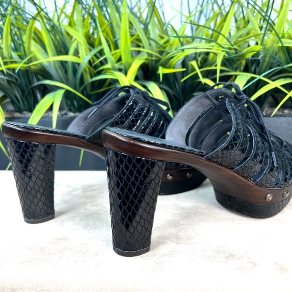 New w/o box: Stuart Weiztman Black Platform Sandals in 9 *RARE* style very chic - Picture 6 of 11
